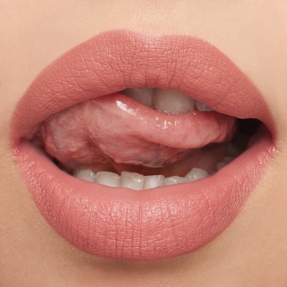 MAC ‘Kinda Sexy’ M·A·Cximal Silky Matte Lipstick - Picture 4 of 11